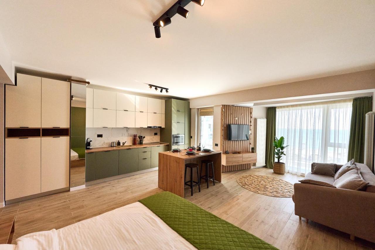 Studio Cornelia Seaview Spa&Pool In Infinity Beach Resort Mamaia Exteriör bild